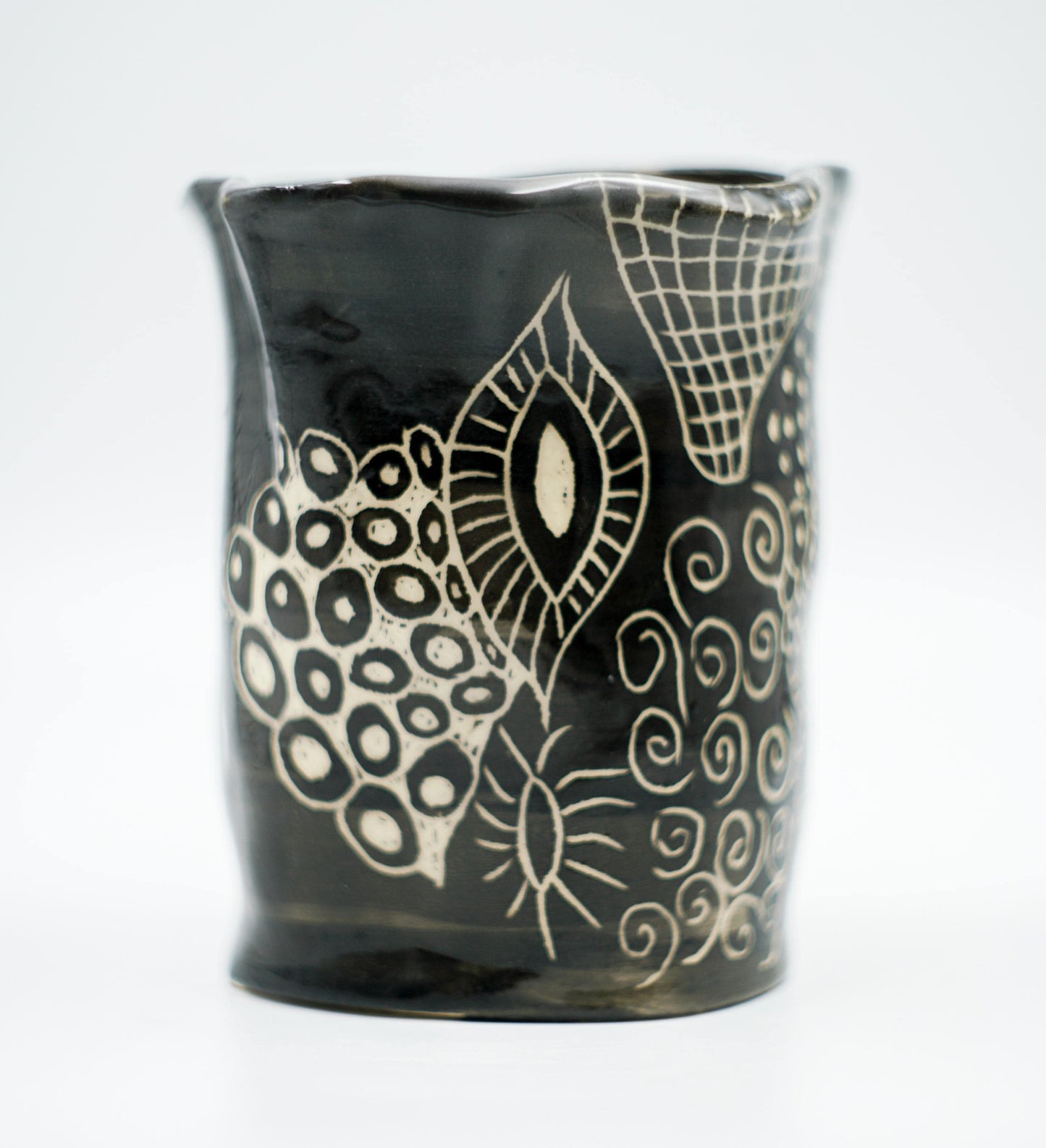 Macetero "All you need is love" – Cerámica negra grabada con símbolos y esmalte brillante - Cerámica hecha a mano