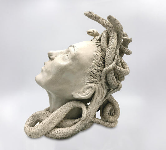 Figura de Medusa de cerámica, artesanía hecha a mano. Para regalo, decorativa o colección.