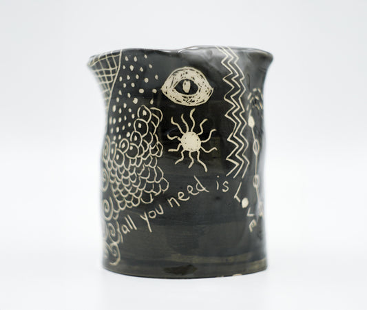 Macetero "All you need is love" – Cerámica negra grabada con símbolos y esmalte brillante - Cerámica hecha a mano