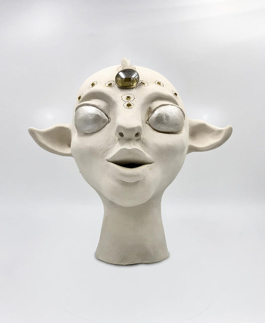 El Portador del Halo Perlado – Escultura cerámica hecha a mano