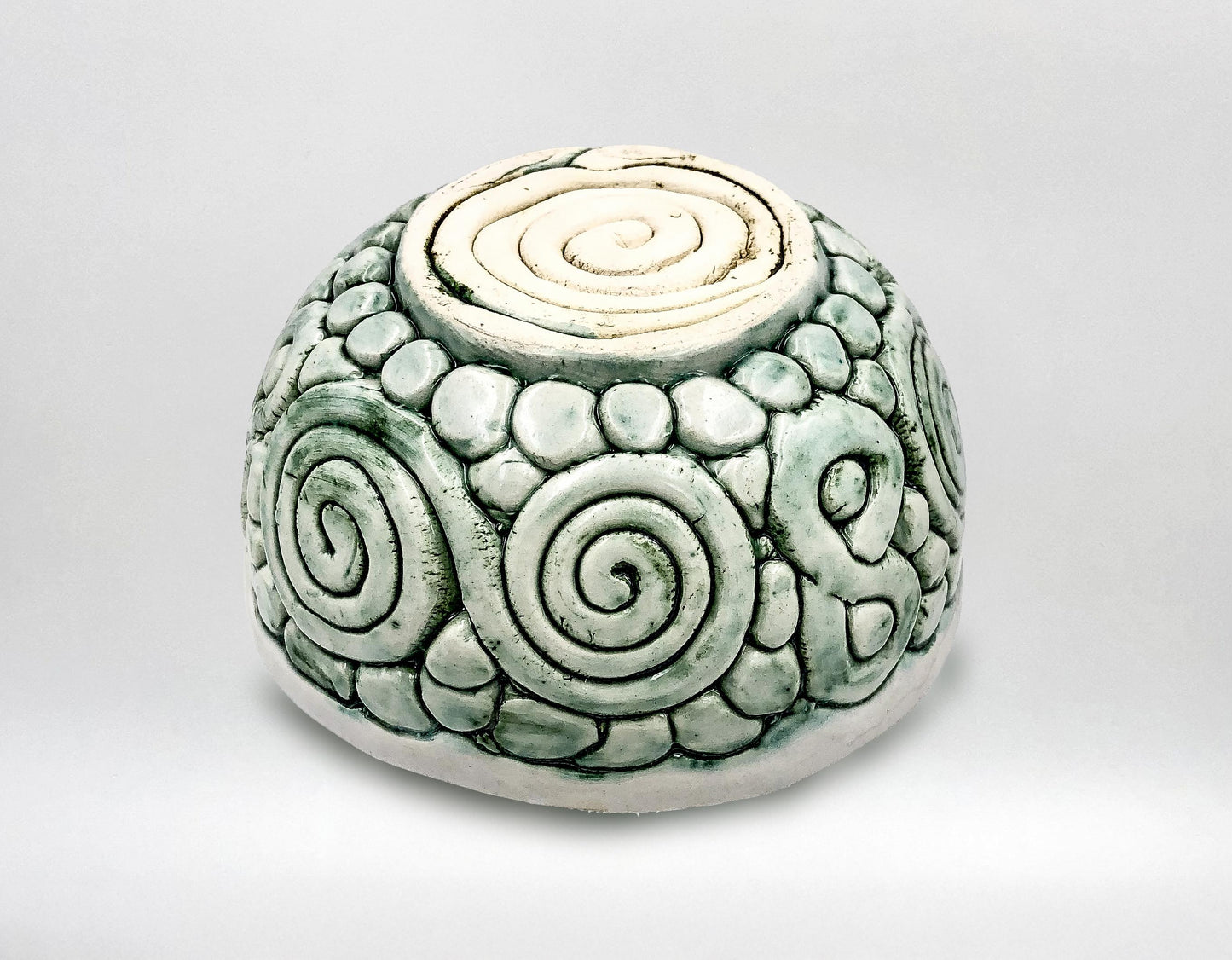 Cuenco de cerámica esmaltado hecho a mano con motivos verdes