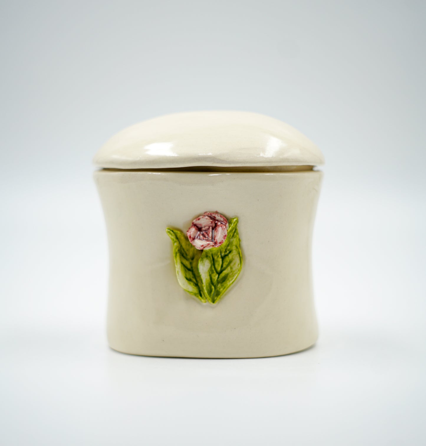 Joyerito de cerámica esmaltada con flor rosada en relieve- Cerámica hecha a mano