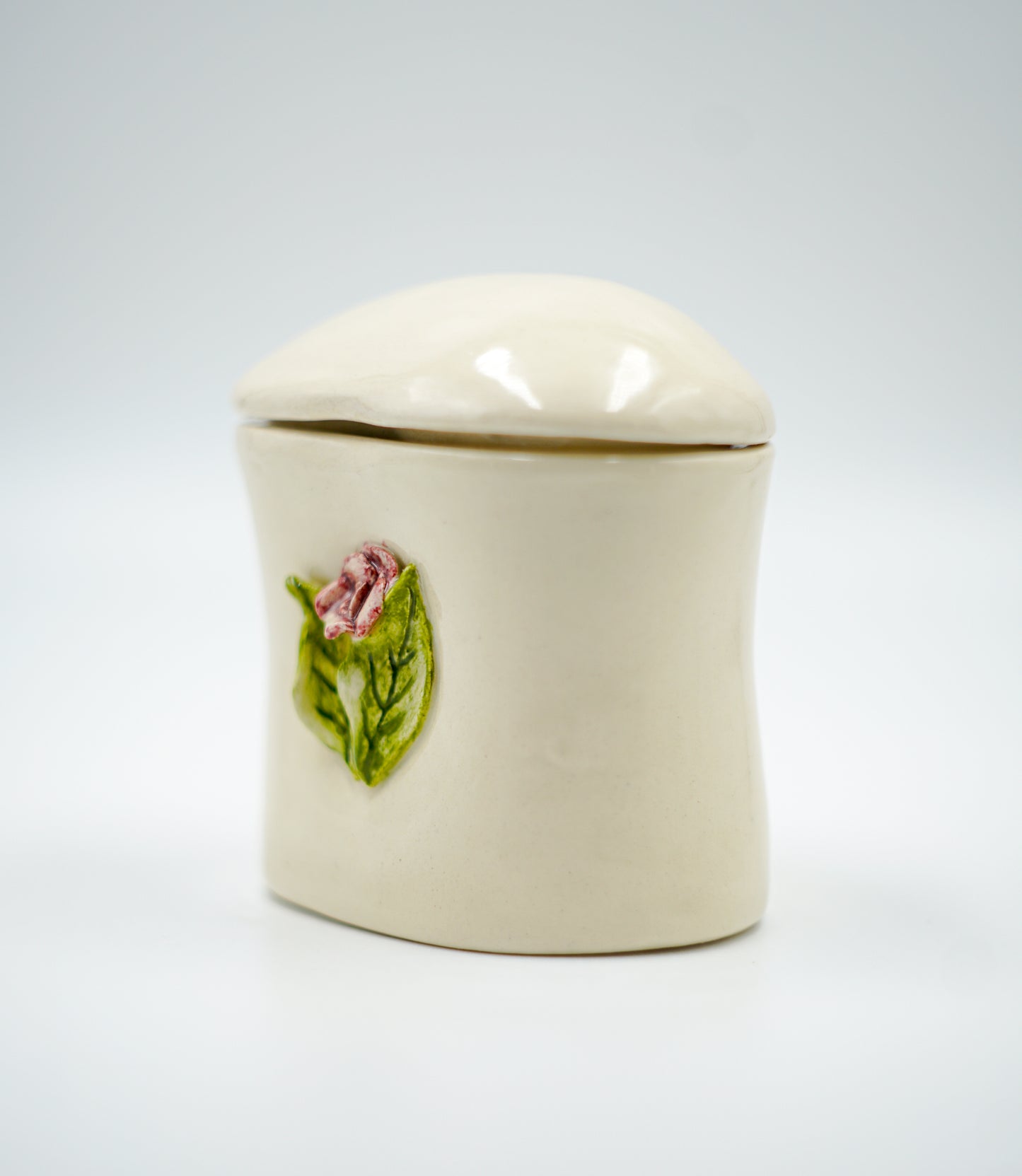 Joyerito de cerámica esmaltada con flor rosada en relieve- Cerámica hecha a mano