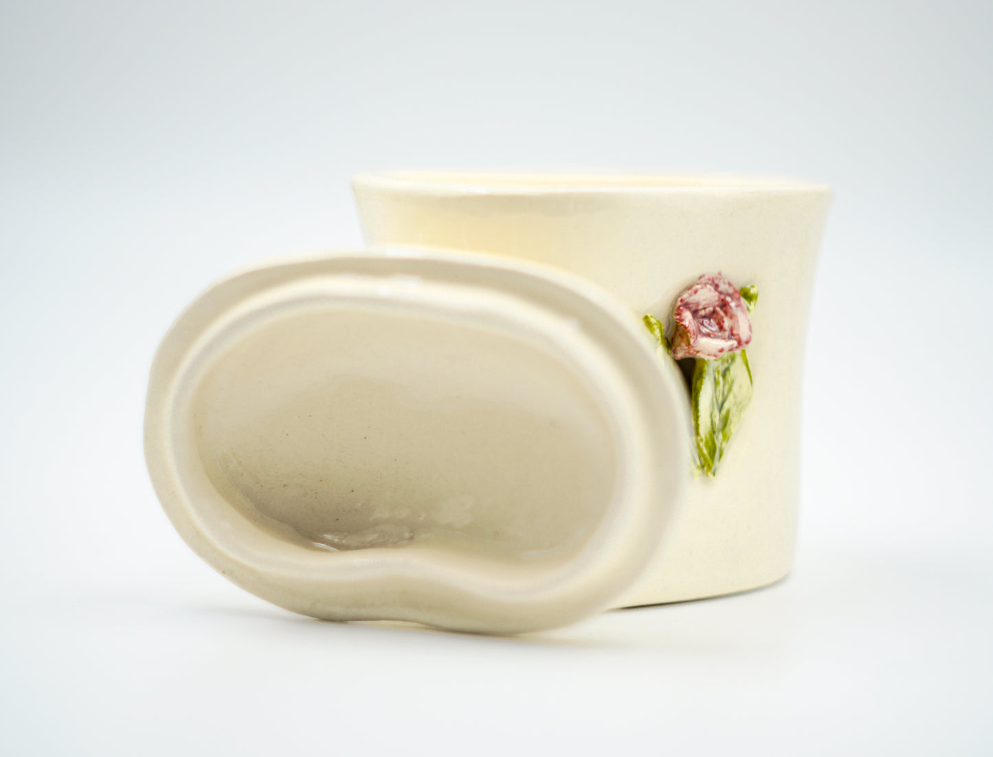 Joyerito de cerámica esmaltada con flor rosada en relieve- Cerámica hecha a mano