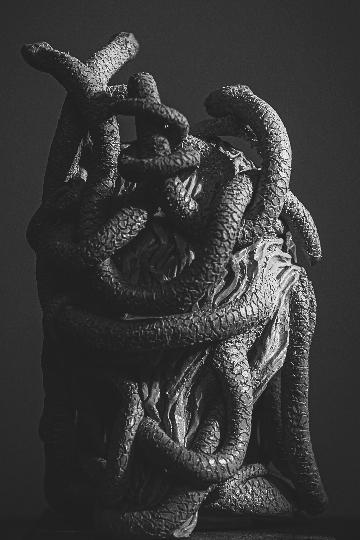 Figura de Medusa de cerámica, artesanía hecha a mano. Para regalo, decorativa o colección.