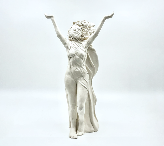 "Metamorfosis" - Escultura de Mujer en Libertad en Cerámica – Hecha a Mano con Arcilla Blanca Mate