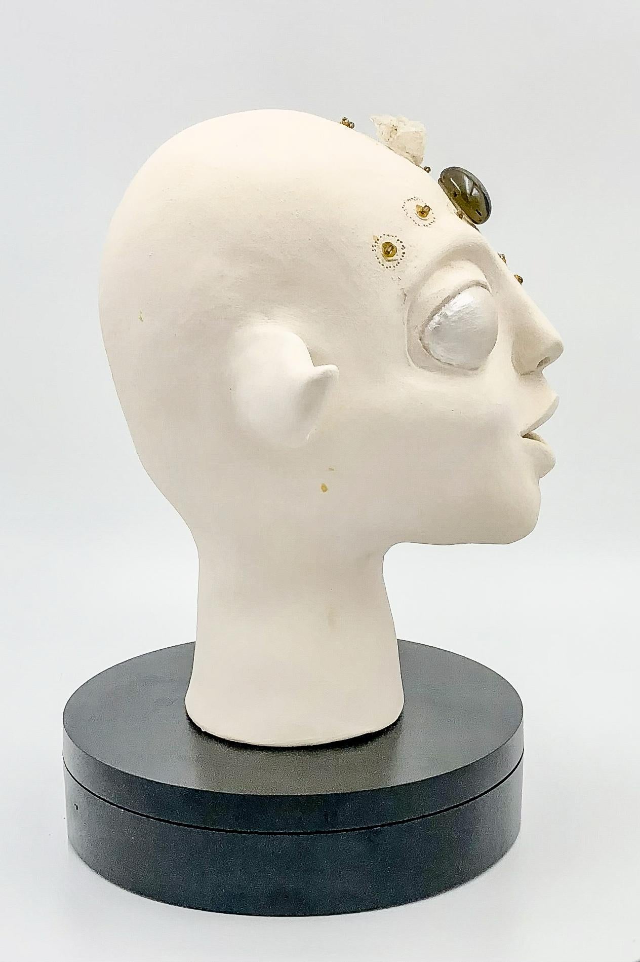 El Portador del Halo Perlado – Escultura cerámica hecha a mano